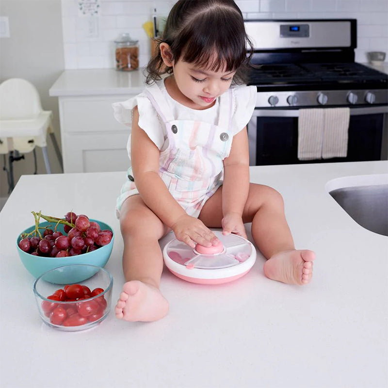 Carryable rotating snack plate with lid