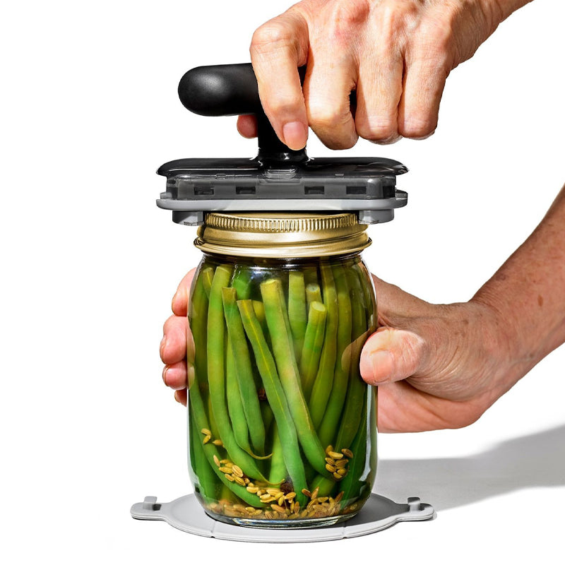 Labor-saving can opener