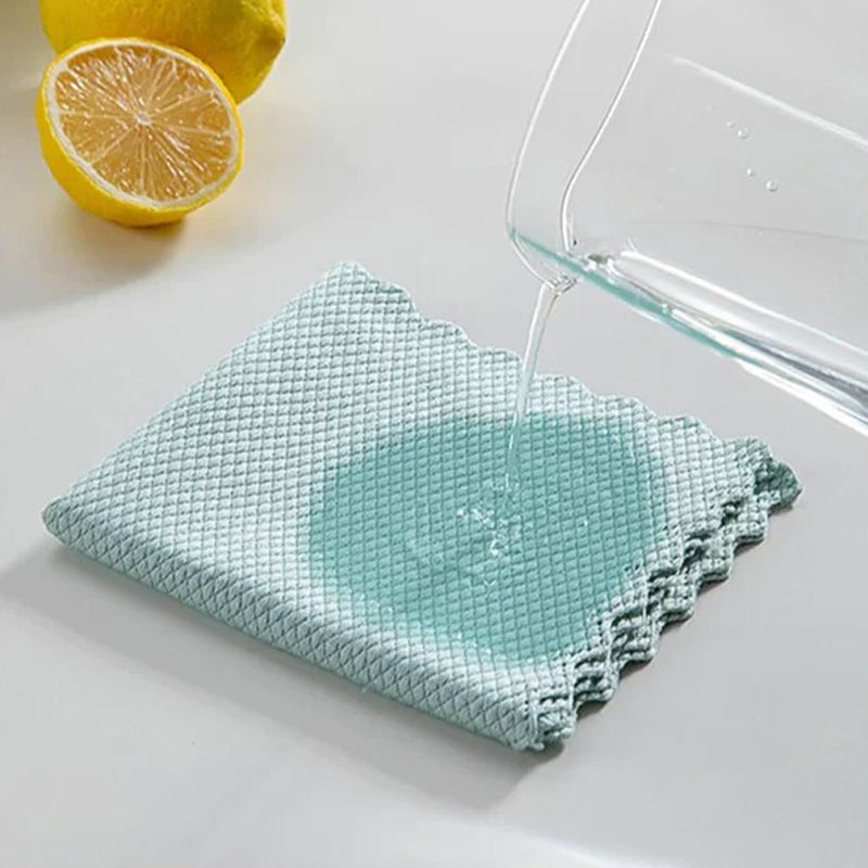 Nano streak-free miracle cleaning wipes