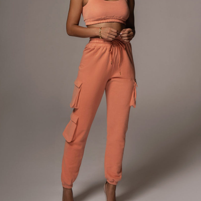 Casual solid color sweatpants and tanktop suit