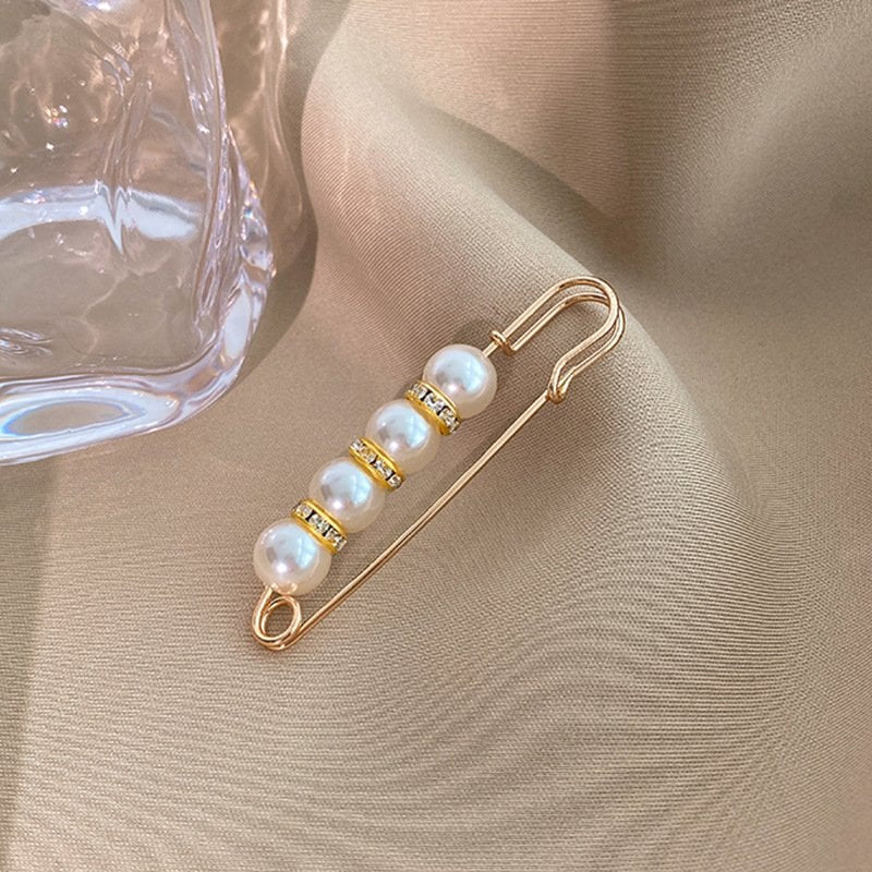 Glamorous Rhinestone Pearl Waist Pin