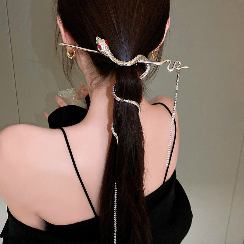 Silver Spiral Snake Tassel Hairpin