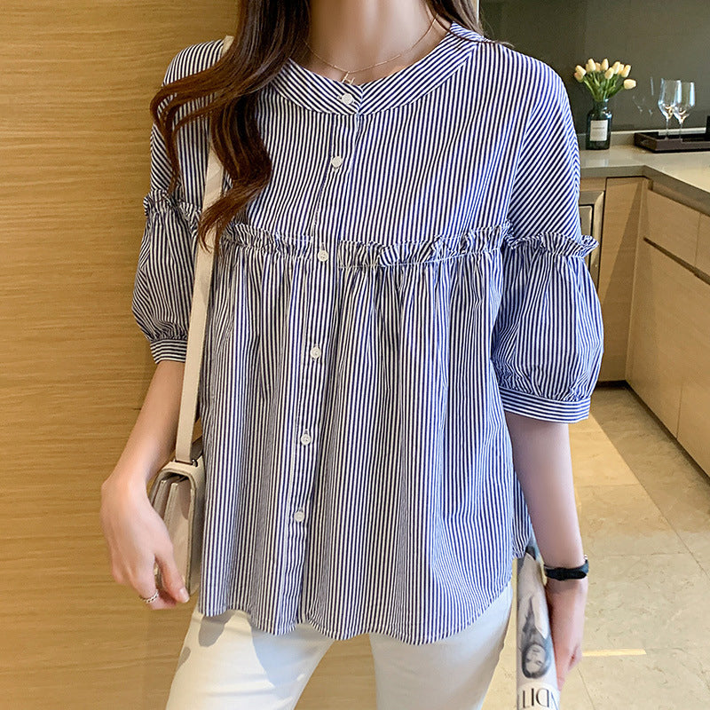 Sweet short-sleeved round neck blouse